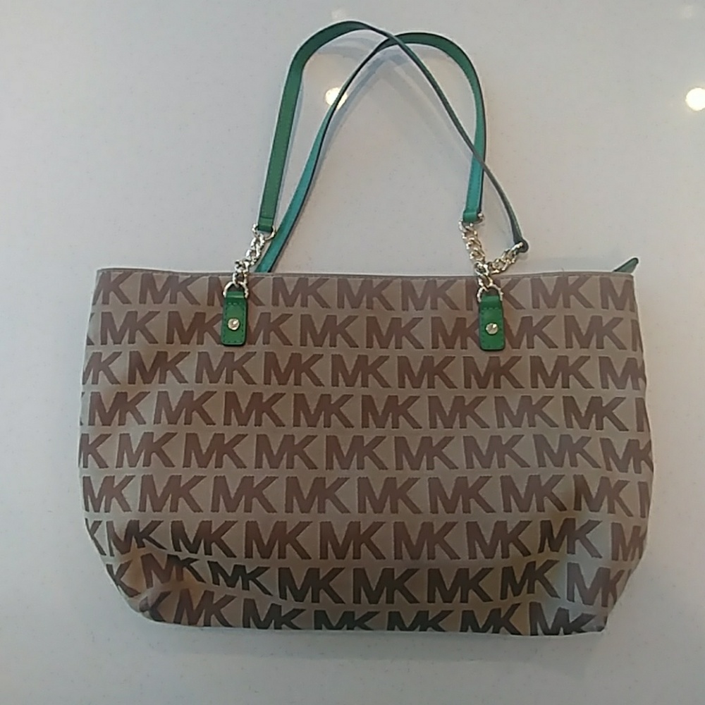 Michael Kors Purse 💚